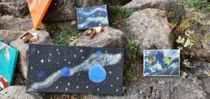 Weltraum mit Planeten-Pouring